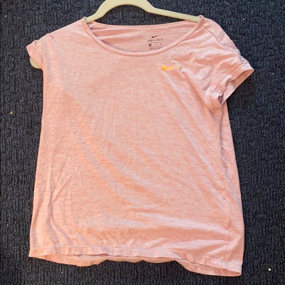 Nike- pink workout top - Picture 1 of 3